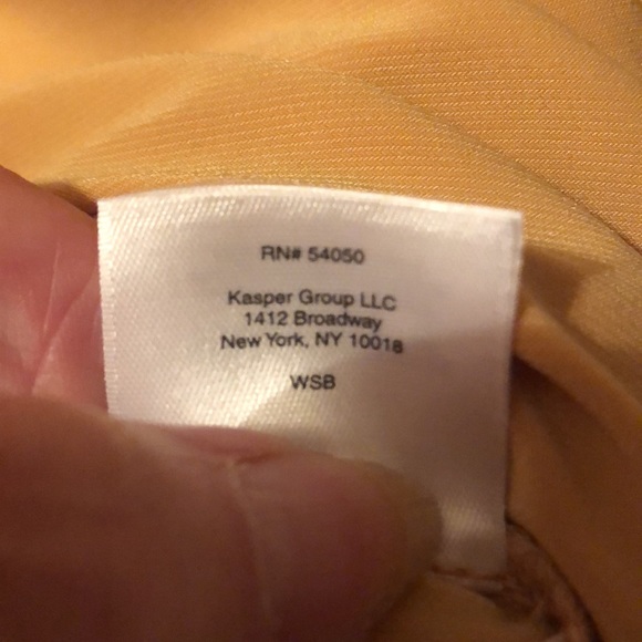 Kasper -Medium Twist Neck Gold/ Mustard- Sleeveless Blouse - Picture 6 of 6